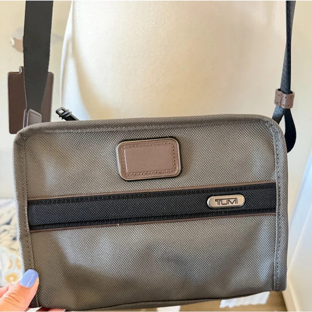 NEW Tumi GEN 4.3 EAST WEST 9.0” Sling Crossbody - CASTLEROCK GRAY & BROWN